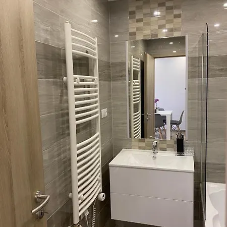 Greta Lux Oasis 1