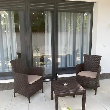 アパート Oasis ハイデゥソボスロー