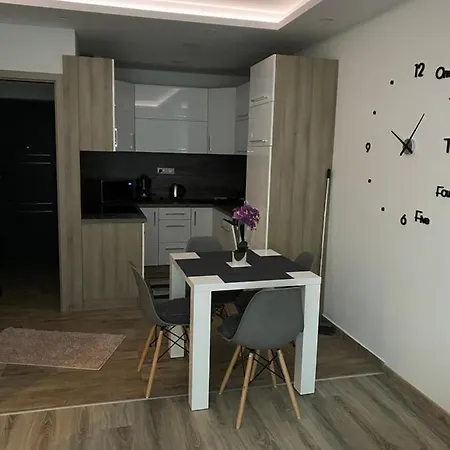 アパート Oasis ハイデゥソボスロー