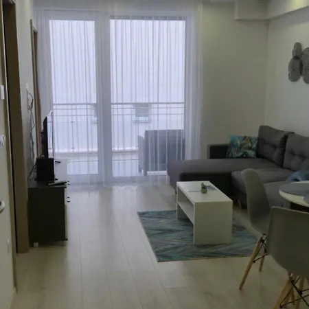 Greta Lux Oasis 1