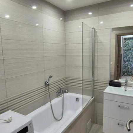 Greta Lux Oasis 1
