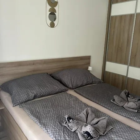 Greta Lux Oasis 1
